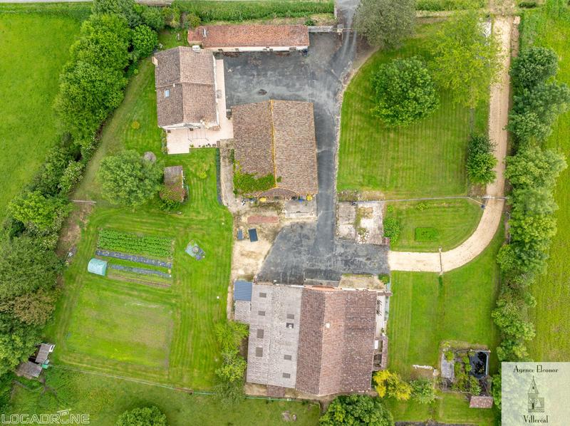 Maison traditionnelle - 315 m² - 10 pièces