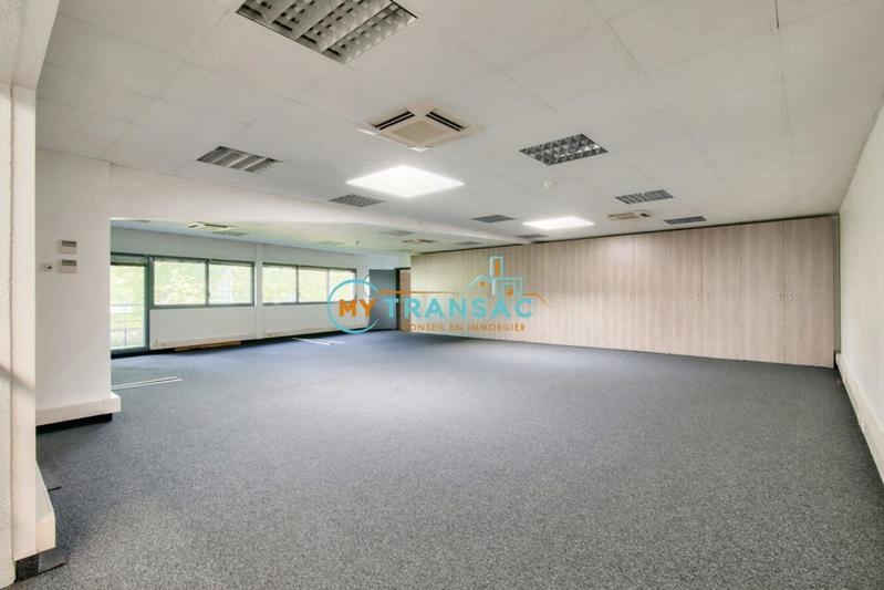 Local d'activité / Entrepôt - 3 384 m²