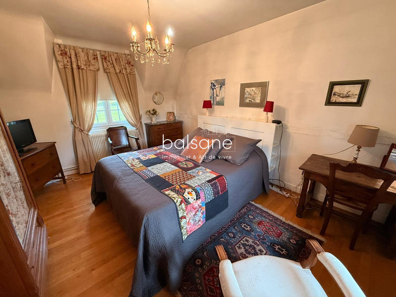 Maison traditionnelle - 175 m² - 8 pièces