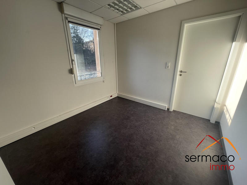 Local commercial - 248 m² - 12 pièces