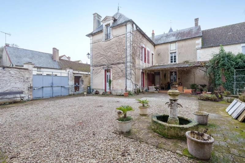 Maison - 240 m² - 10 pièces