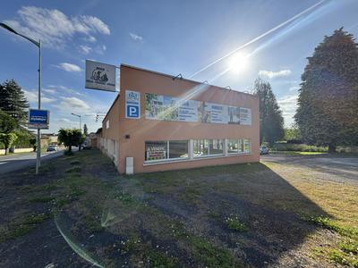 Local commercial - 2 174 m²