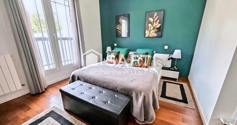 Maison - 246 m² - 11 pièces