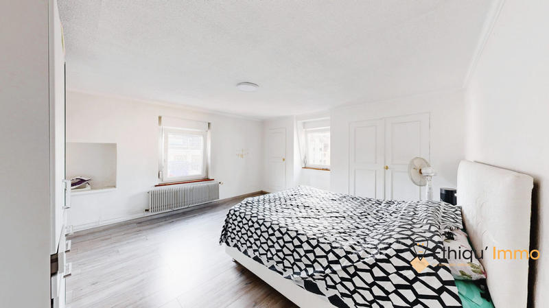 Maison - 230 m² - 15 pièces