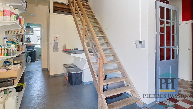 Maison - 275 m² - 9 pièces