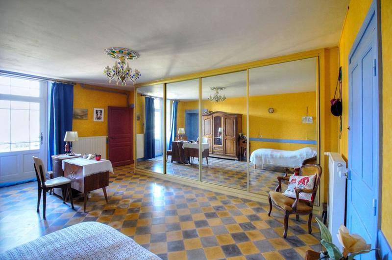 Maison de maîtres - 350 m² - 11 pièces