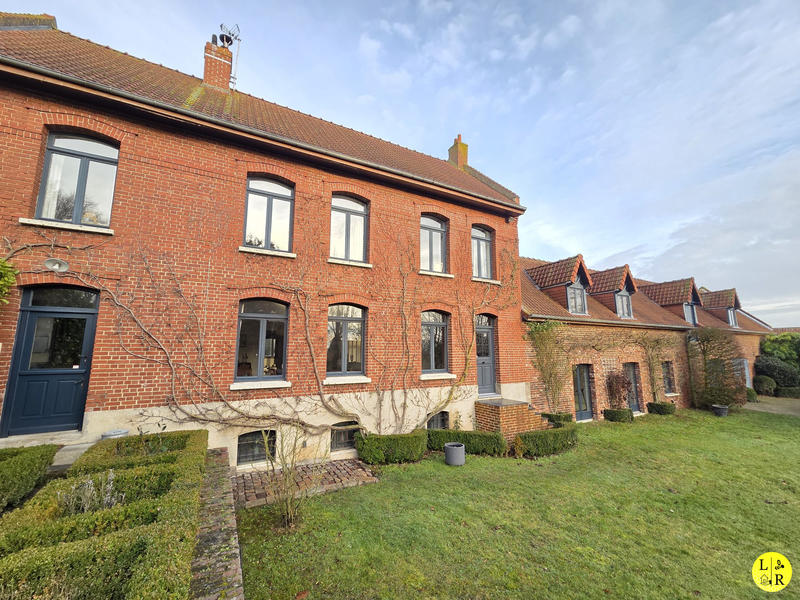 Maison - 327 m² - 10 pièces