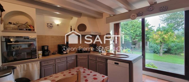 Maison - 219 m² - 8 pièces