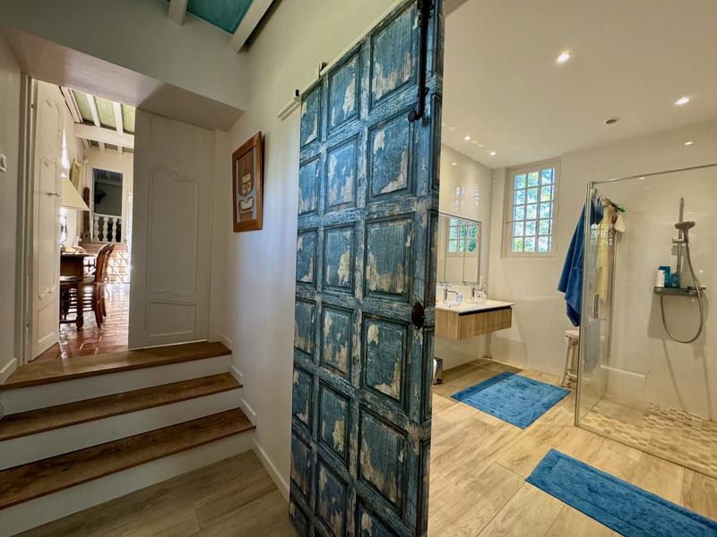 Maison - 230 m² - 10 pièces