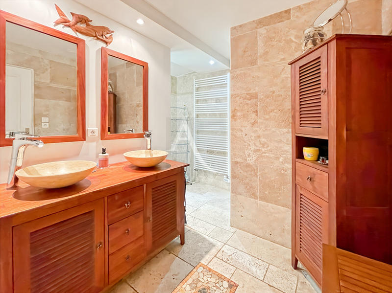 Maison - 193 m² - 9 pièces