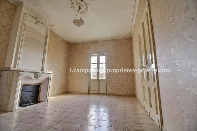 Propriété - 256 m² - 9 pièces