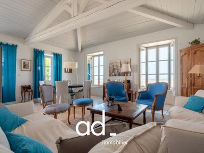 Maison traditionnelle - 320 m² - 12 pièces