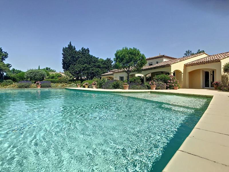 Maison - 241 m² - 9 pièces