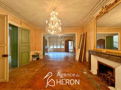 Maison - 470 m² - 19 pièces