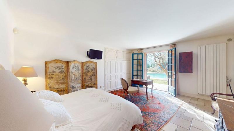 Propriété - 980 m²