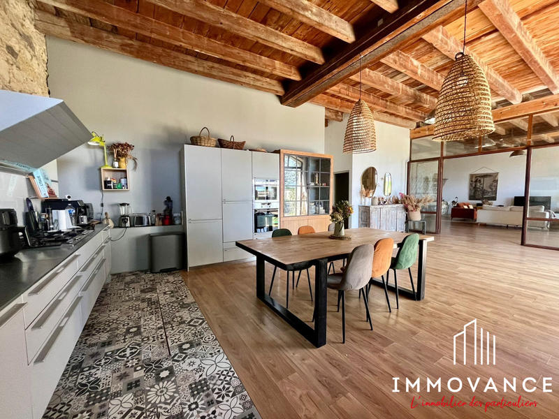 Maison - 335 m² - 8 pièces