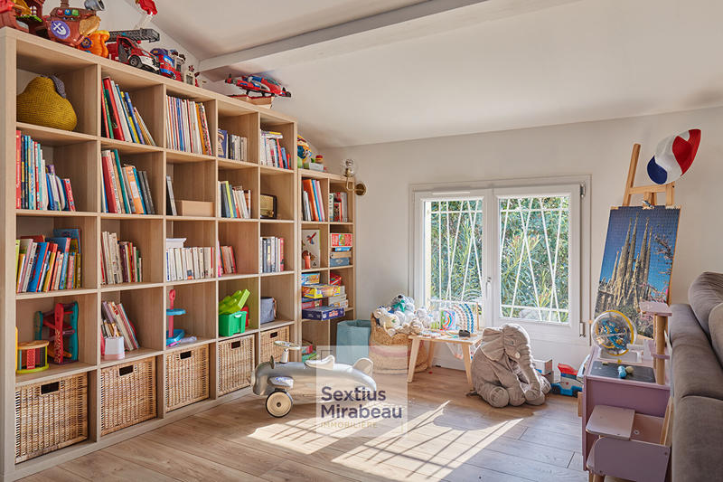 Maison - 245 m² - 9 pièces