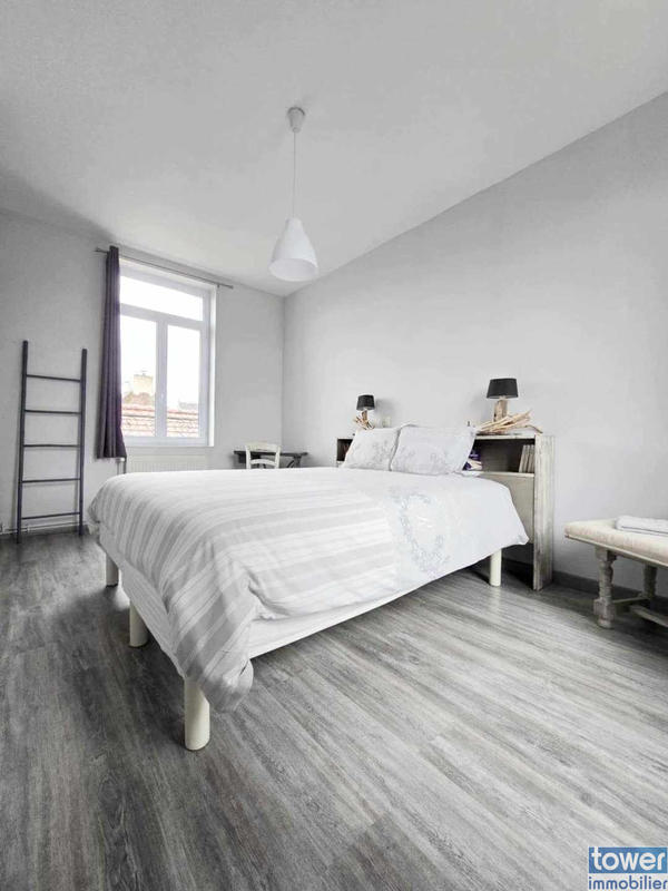 Maison - 295 m² - 16 pièces