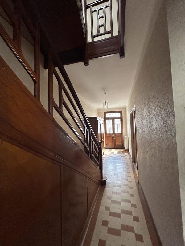 Maison traditionnelle - 188 m² - 7 pièces