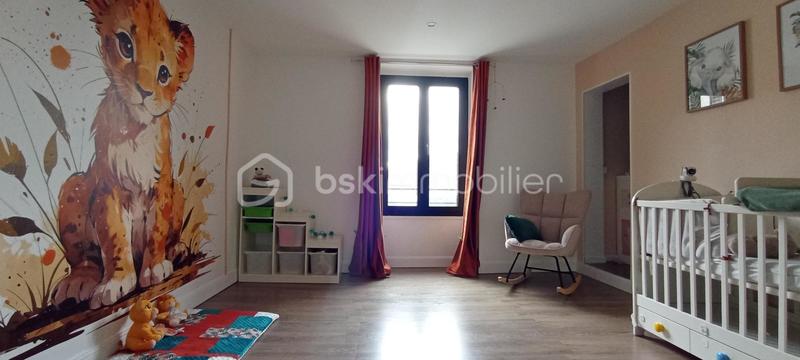 Maison - 247 m² - 8 pièces