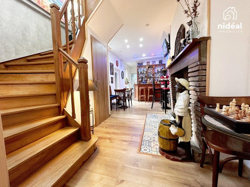 Maison - 205 m² - 7 pièces