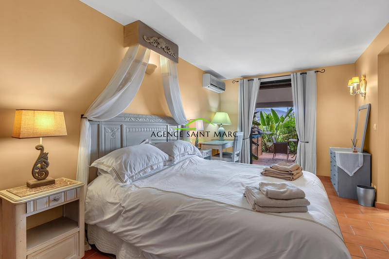 Propriété - 296 m² - 8 pièces