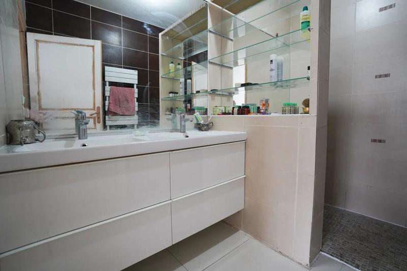 Maison - 166 m² - 8 pièces