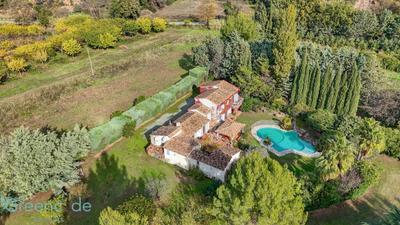 Villa - 215 m² - 10 pièces