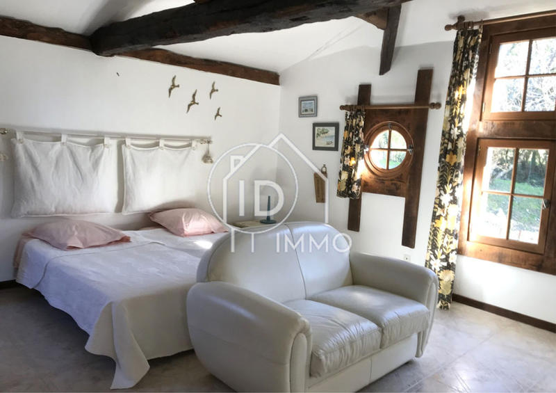 Maison - 274 m² - 13 pièces