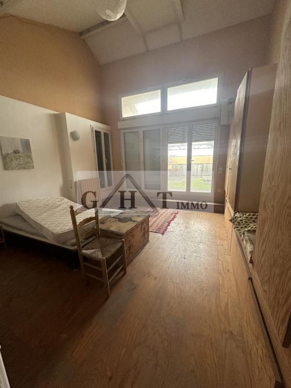 Entrepôt - 1 200 m²