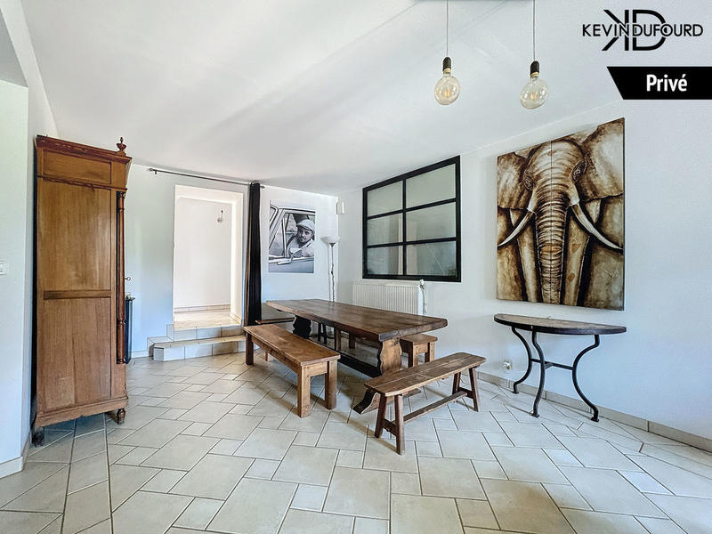 Maison - 1 000 m² - 40 pièces