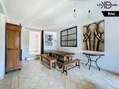 Maison - 1 000 m² - 40 pièces