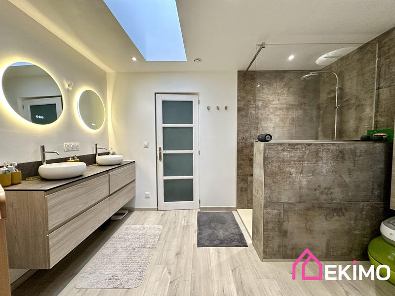 Maison - 180 m² - 6 pièces