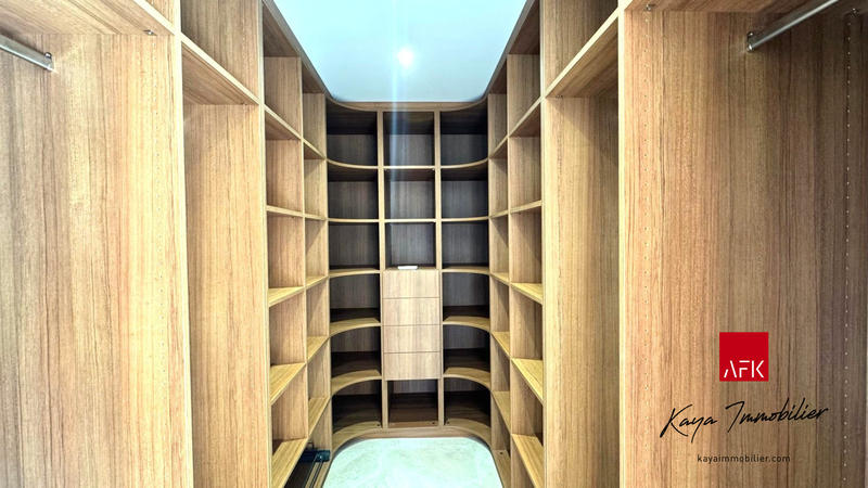 Maison - 235 m² - 7 pièces