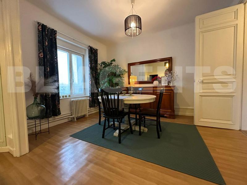 Maison - 247 m² - 10 pièces