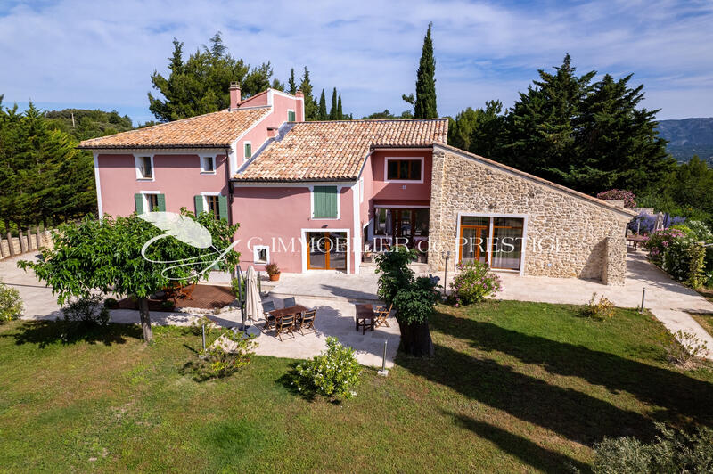 Propriété - 430 m² - 18 pièces