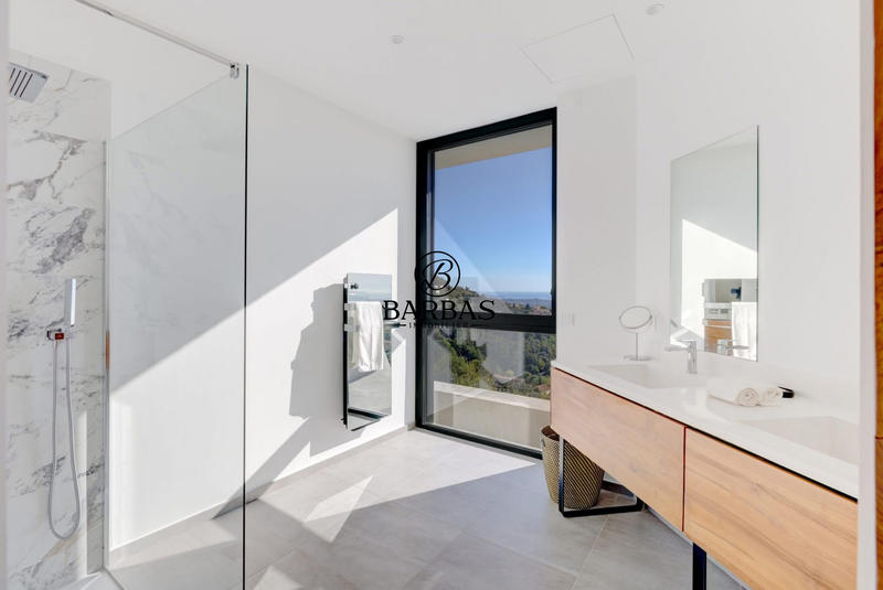 Maison - 445 m² - 8 pièces