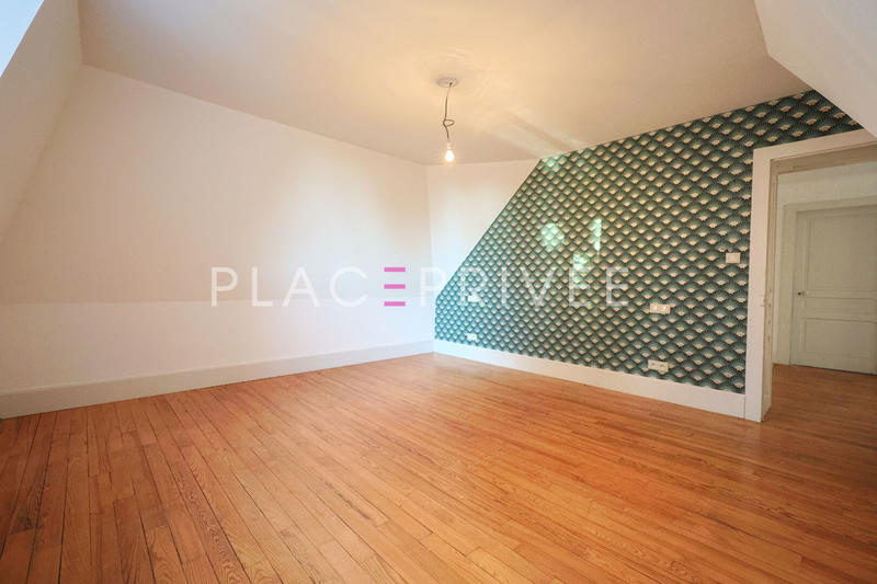 Demeure - 365 m² - 12 pièces