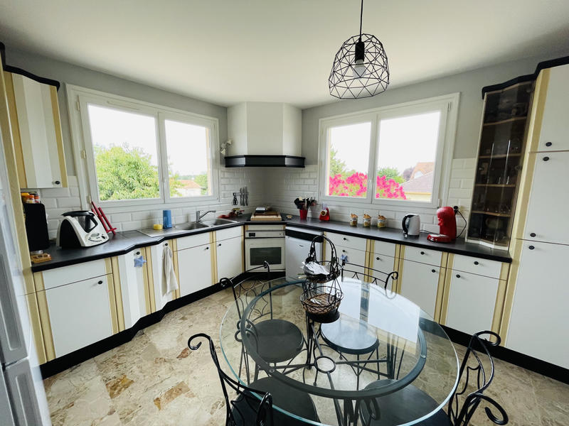 Maison - 204 m² - 7 pièces