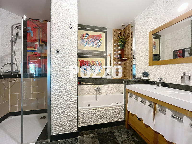 Maison - 210 m² - 8 pièces