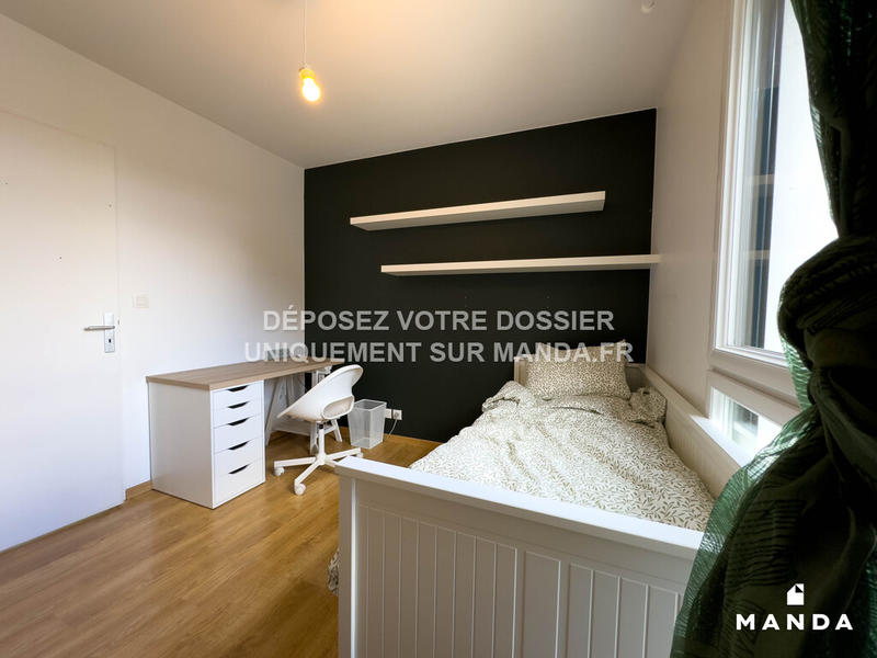 Chambre - 11 m² - 5 pièces