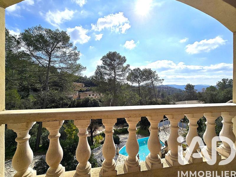 Maison - 225 m² - 7 pièces