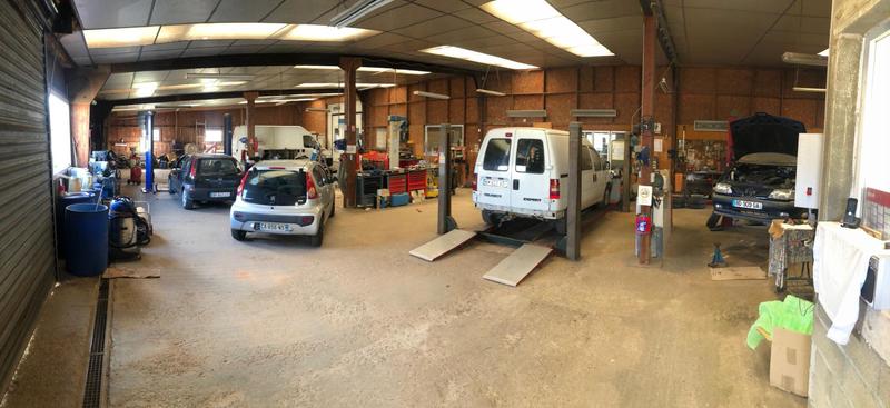 Local commercial - 1 050 m² - 9 pièces