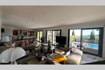 Maison - 380 m² - 8 pièces