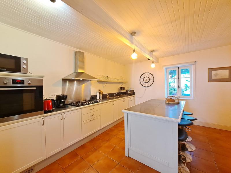 Maison - 220 m² - 6 pièces