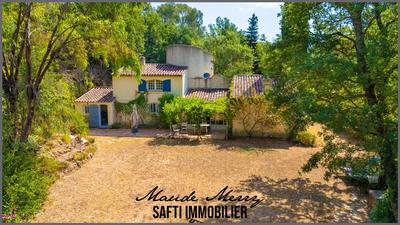 Maison - 212 m² - 7 pièces