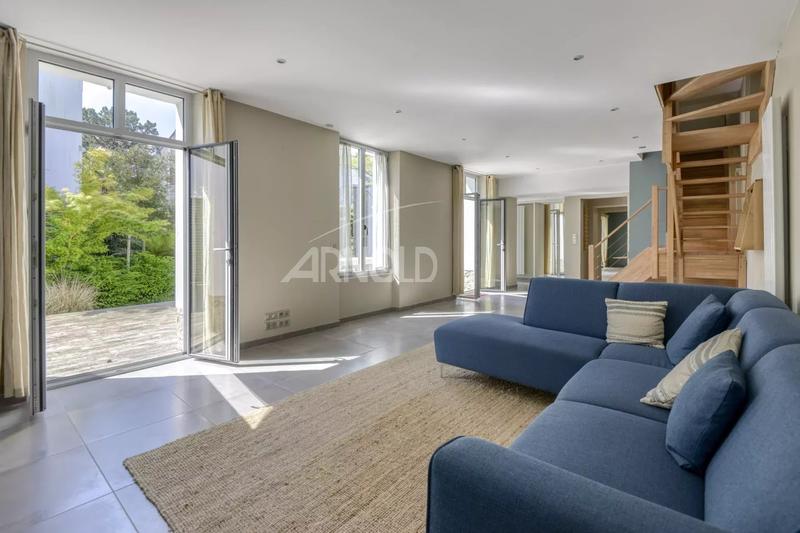 Maison - 200 m² - 8 pièces