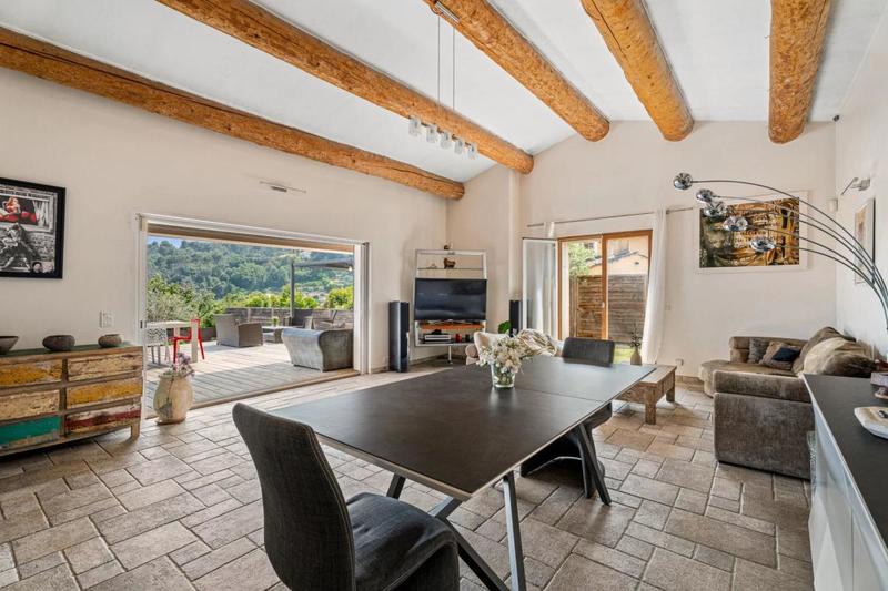 Villa - 300 m² - 4 pièces