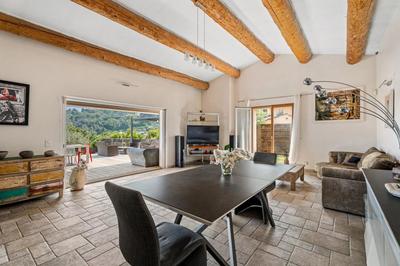 Villa - 300 m² - 4 pièces