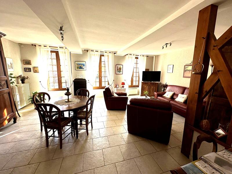 Maison - 271 m² - 7 pièces